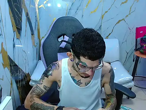 Snapshot of Boy_tatto77 chatting on May 22, 11:16 am Boy tatto77 online show from May 22, 11:16 am