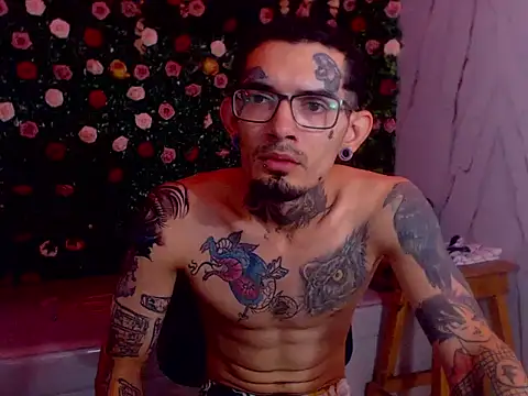 Snapshot of Boy_tatto77 chatting on May 23, 11:47 am Boy tatto77 online show from May 23, 11:47 am