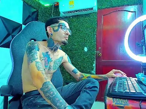 Snapshot of Boy_tatto77 chatting on May 30, 12:30 am Boy tatto77 online show from May 30, 12:30 am