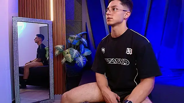 Noah Clarkk online show from February 11, 11:32 pm