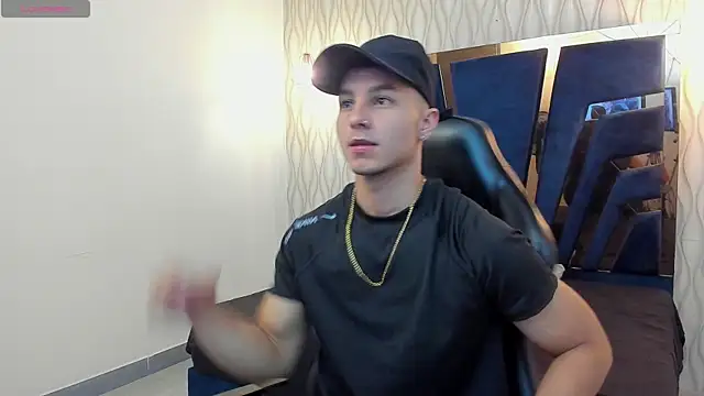 Snapshot of Noah_Clarkk chatting on May 4, 5:20 pm Noah Clarkk online show from May 4, 5:20 pm