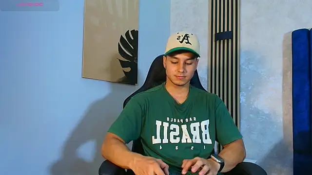 Snapshot of Noah_Clarkk chatting on May 15, 5:42 pm Noah Clarkk online show from May 15, 5:42 pm
