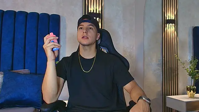 Snapshot of Noah_Clarkk chatting on June 3, 5:40 pm Noah Clarkk online show from June 3, 5:40 pm