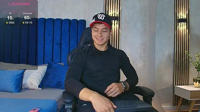 Snapshot of Noah_Clarkk chatting on June 6, 5:39 pm Noah Clarkk online show from June 6, 5:39 pm