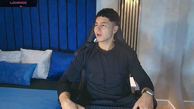 Snapshot of Noah_Clarkk chatting on June 18, 5:39 pm Noah Clarkk online show from June 18, 5:39 pm