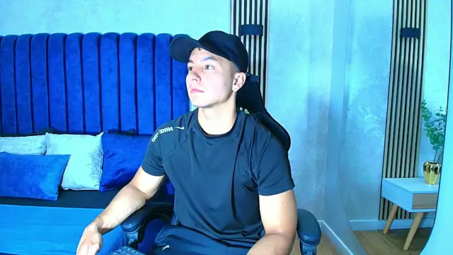 Snapshot of Noah_Clarkk chatting on June 22, 5:32 pm Noah Clarkk online show from June 22, 5:32 pm