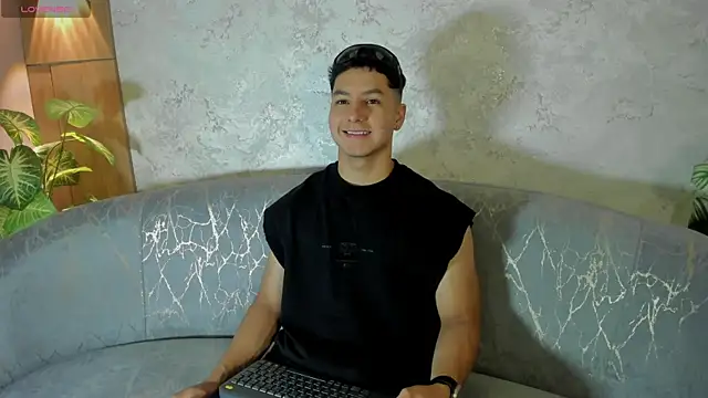 Snapshot of Noah_Clarkk chatting on June 27, 4:01 pm Noah Clarkk online show from June 27, 4:01 pm