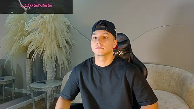 Snapshot of Noah_Clarkk chatting on July 1, 5:34 pm Noah Clarkk online show from July 1, 5:34 pm
