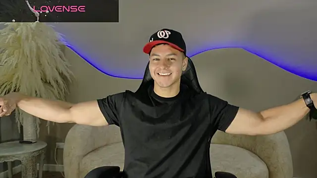 Snapshot of Noah_Clarkk chatting on July 3, 5:41 pm Noah Clarkk online show from July 3, 5:41 pm