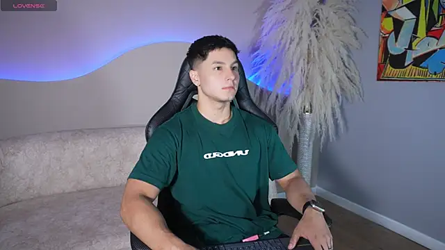 Snapshot of Noah_Clarkk chatting on July 7, 5:39 pm Noah Clarkk online show from July 7, 5:39 pm