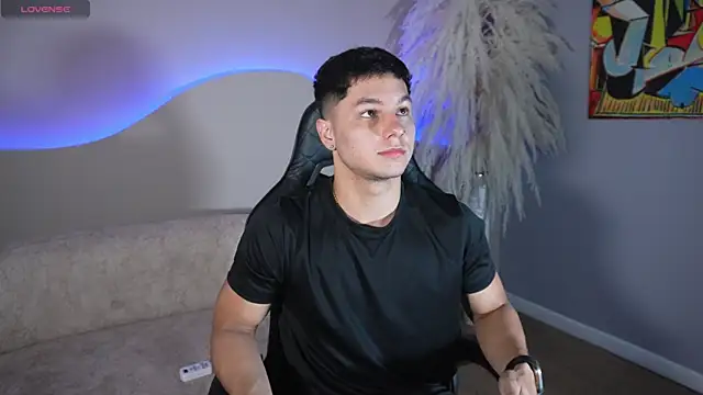 Snapshot of Noah_Clarkk chatting on July 8, 5:39 pm Noah Clarkk online show from July 8, 5:39 pm