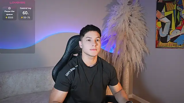 Snapshot of Noah_Clarkk chatting on July 10, 5:37 pm Noah Clarkk online show from July 10, 5:37 pm