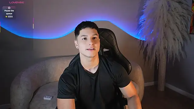 Snapshot of Noah_Clarkk chatting on July 14, 5:40 pm Noah Clarkk online show from July 14, 5:40 pm