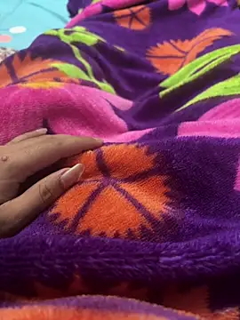 hotyindiaan online show from December 18, 1:55 am