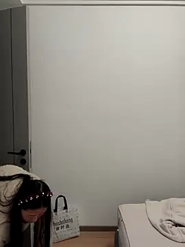 zzdd999 online show from March 8, 5:11 am