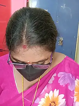 Snapshot of sirisha__9 chatting on May 15, 11:12 pm sirisha 9 online show from May 15, 11:12 pm