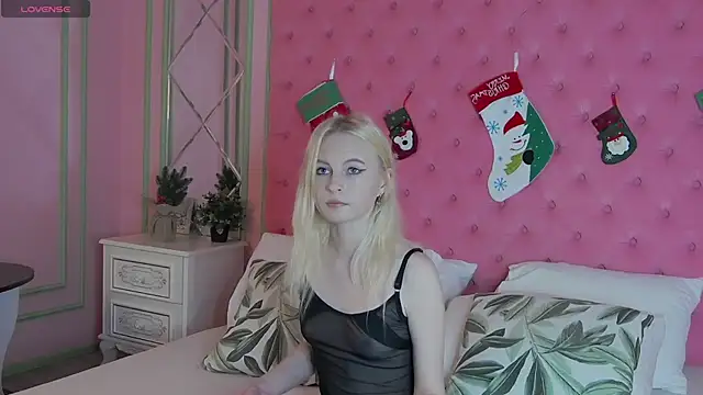 DaphneLewis online show from December 21, 1:18 pm