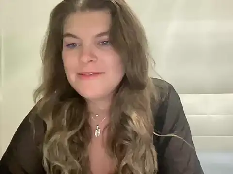 Snapshot of SweetBow_xx chatting on December 21, 10:06 pm SweetBow xx online show from December 21, 10:06 pm