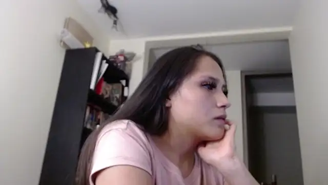 Agatha Dubois4  online show from May 7, 2:17 am