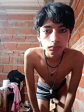 Snapshot of leytondf chatting on December 20, 7:43 pm leytondf online show from December 20, 7:43 pm