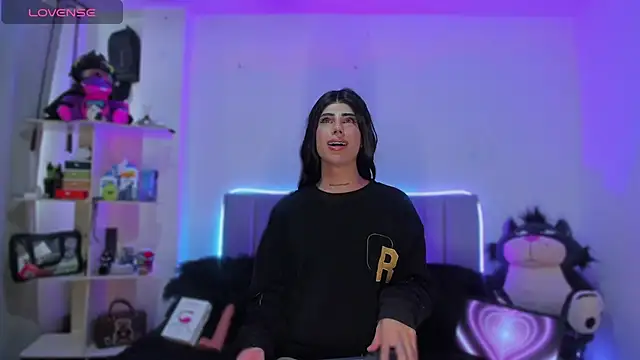 Snapshot of Emily_pena chatting on December 18, 7:53 pm Emily pena online show from December 18, 7:53 pm