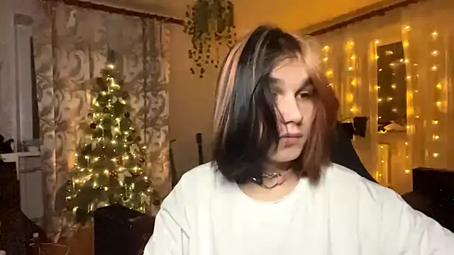 emo sweet online show from December 18, 7:31 pm