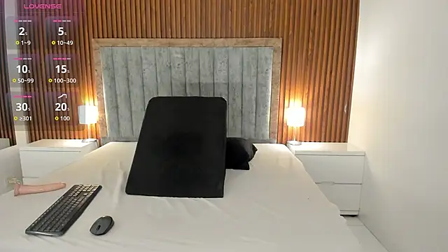 Lakisha Jackson  online show from March 4, 8:37 pm