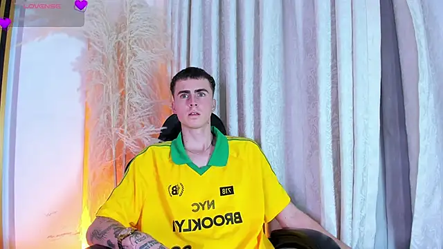 SpaceBoy1 online show from March 8, 5:11 am