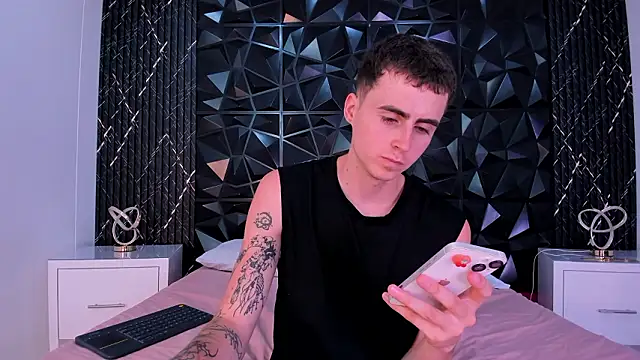 SpaceBoy1 online show from March 11, 9:10 pm