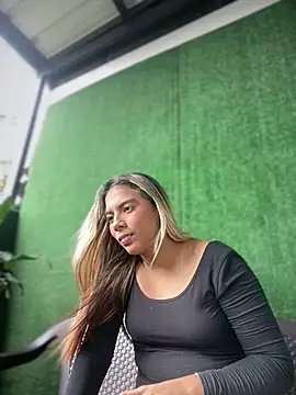 MiaSizzle online show from March 5, 8:16 pm