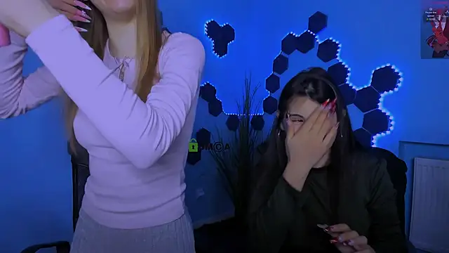 lizzie boom  online show from February 23, 8:17 pm