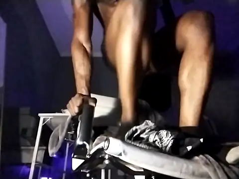 Snapshot of Cantgetenough0069 chatting on March 4, 2:39 am Cantgetenough0069 online show from March 4, 2:39 am