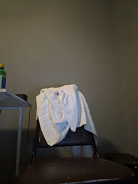 Snapshot of Cantgetenough0069 chatting on March 16, 9:46 am Cantgetenough0069 online show from March 16, 9:46 am