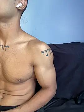 Snapshot of Maicol_xxxx chatting on February 7, 3:38 pm Maicol xxxx online show from February 7, 3:38 pm