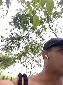 Snapshot of Maicol_xxxx chatting on February 21, 3:24 pm Maicol xxxx online show from February 21, 3:24 pm