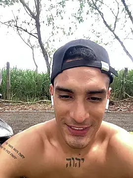 Snapshot of Maicol_xxxx chatting on February 22, 3:32 pm Maicol xxxx online show from February 22, 3:32 pm