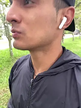 Snapshot of Maicol_xxxx chatting on February 24, 1:09 pm Maicol xxxx online show from February 24, 1:09 pm