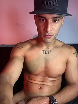 Snapshot of Maicol_xxxx chatting on February 25, 10:30 pm Maicol xxxx online show from February 25, 10:30 pm