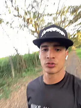 Snapshot of Maicol_xxxx chatting on March 7, 10:29 pm Maicol xxxx online show from March 7, 10:29 pm