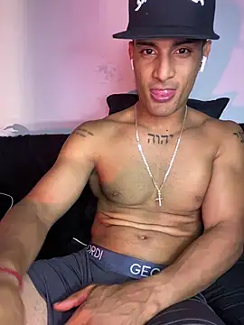 Snapshot of Maicol_xxxx chatting on March 10, 6:29 am Maicol xxxx online show from March 10, 6:29 am