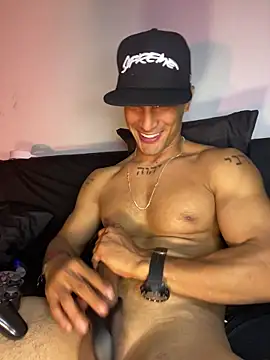 Snapshot of Maicol_xxxx chatting on March 18, 6:27 am Maicol xxxx online show from March 18, 6:27 am