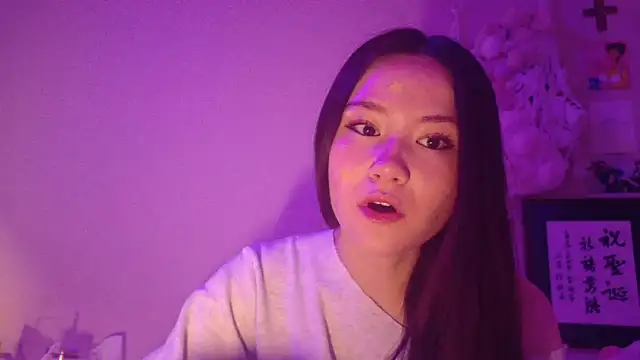 luvvivii online show from February 4, 5:35 am