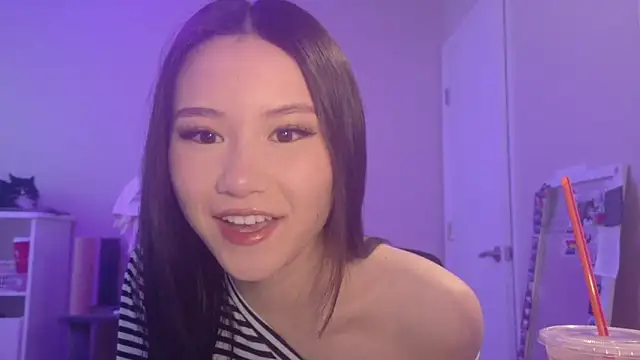 luvvivii online show from March 10, 12:59 am