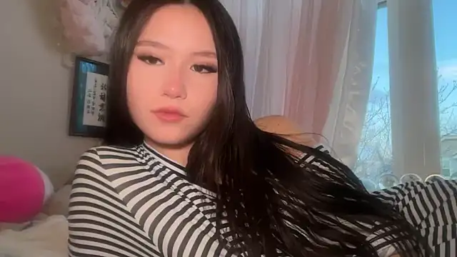 Snapshot of luvvivii chatting on April 18, 1:42 am luvvivii online show from April 18, 1:42 am