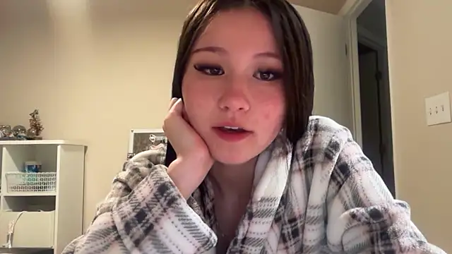 Snapshot of luvvivii chatting on May 13, 2:53 am luvvivii online show from May 13, 2:53 am