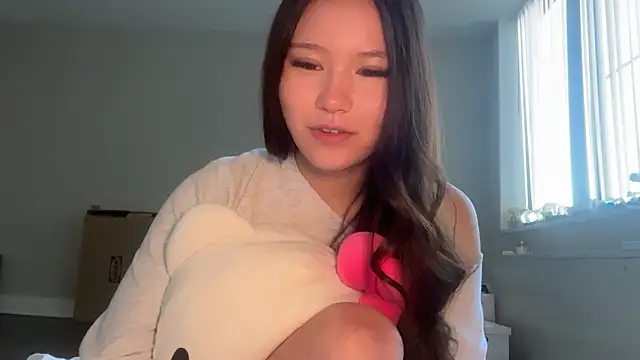 Snapshot of luvvivii chatting on June 4, 12:44 pm luvvivii online show from June 4, 12:44 pm