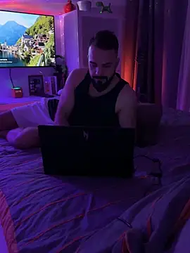 Snapshot of Kiskamalinka89 chatting on February 8, 12:47 am Kiskamalinka89 online show from February 8, 12:47 am