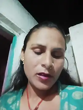 Snapshot of Cuty_priti chatting on July 6, 8:33 pm Cuty priti online show from July 6, 8:33 pm