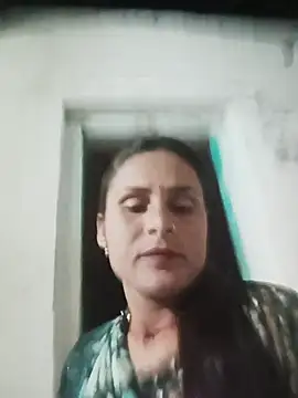 Snapshot of Cuty_priti chatting on August 1, 4:39 pm Cuty priti online show from August 1, 4:39 pm