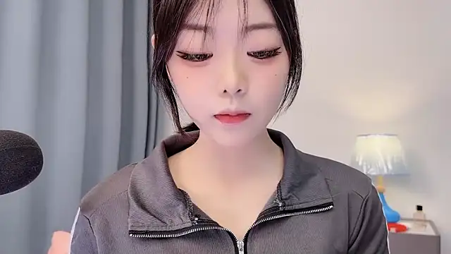 smalldaisy online show from April 30, 2:07 am